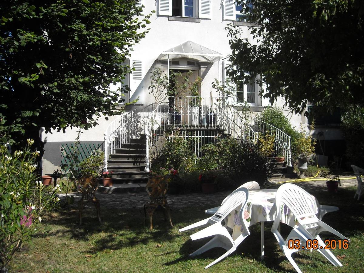 Maison De Retraite Vertaizon Exteriör bild