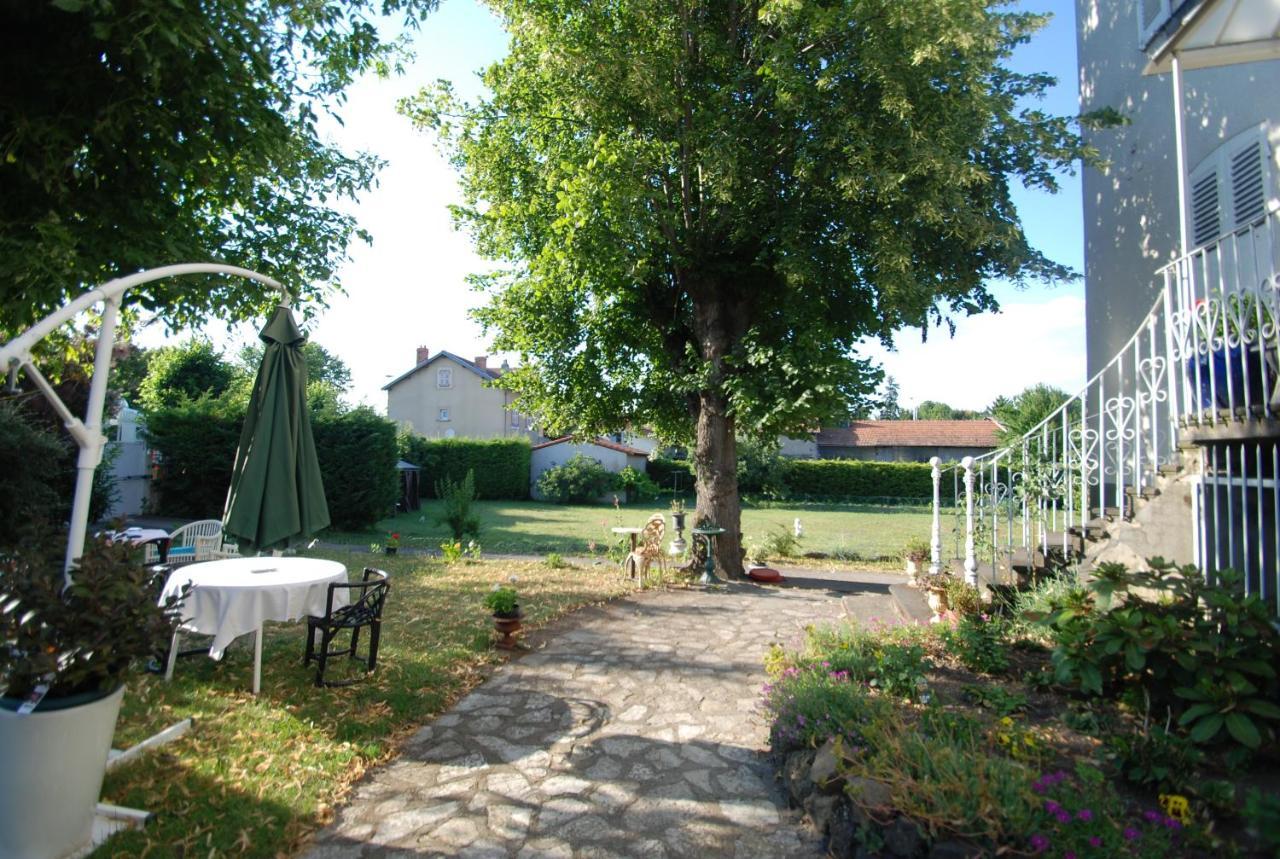 Maison De Retraite Vertaizon Exteriör bild